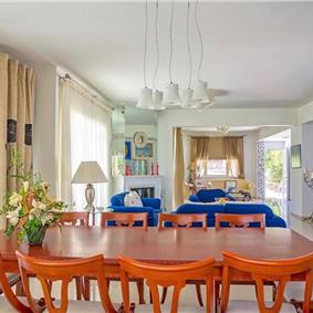 4 bedroom villa with pool close to beach on Akrotiri peninsula, sleeps 8